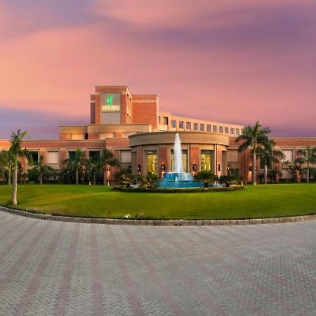 Aveda Hotel - Ludhiana ลูดิฮานา ภายนอก รูปภาพ