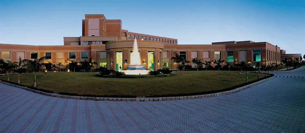 Aveda Hotel - Ludhiana ลูดิฮานา ภายนอก รูปภาพ