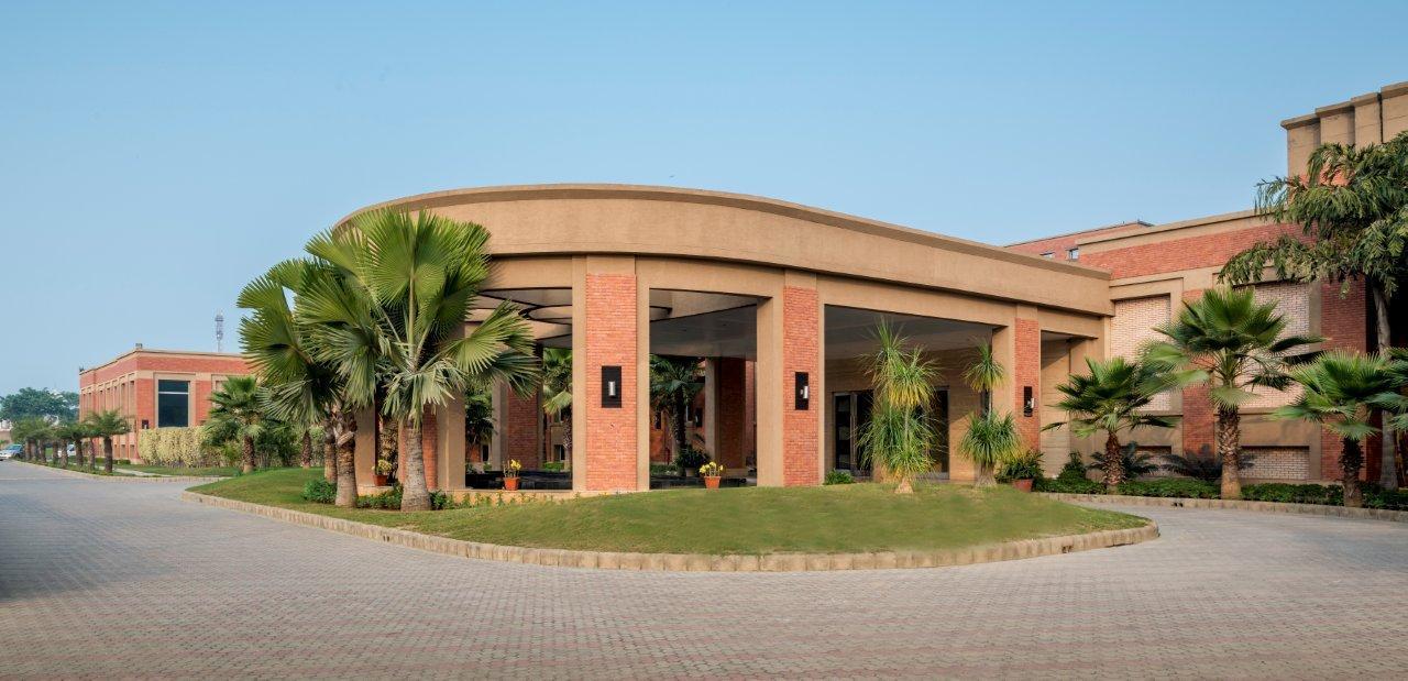 Aveda Hotel - Ludhiana ลูดิฮานา ภายนอก รูปภาพ