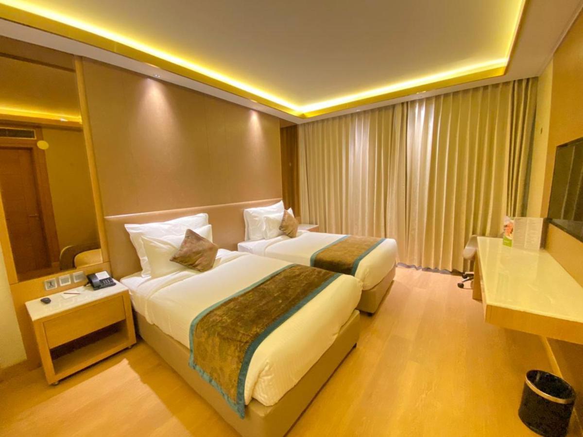 Aveda Hotel - Ludhiana ลูดิฮานา ภายนอก รูปภาพ
