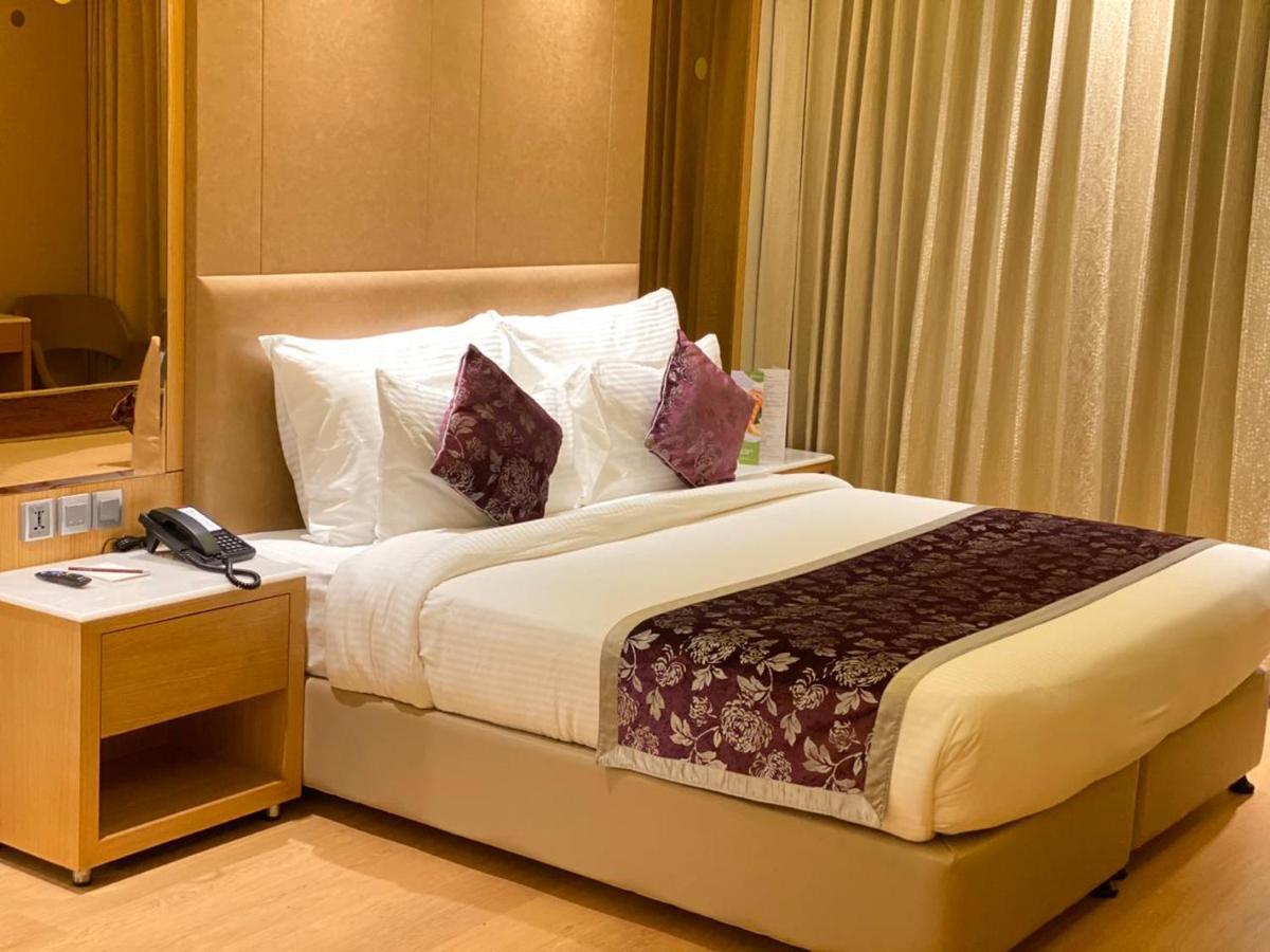 Aveda Hotel - Ludhiana ลูดิฮานา ภายนอก รูปภาพ